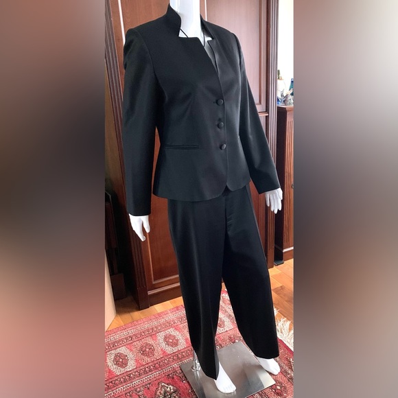 Soft and shiny fine wool blend black blazer & straight pants 2 Pc suit US 12 - Picture 2 of 16